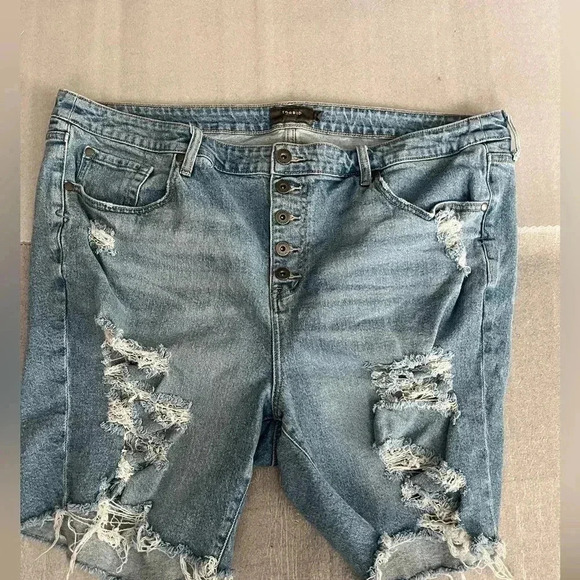 [20]Torrid  Button fly distressed Bermuda Jean Shorts - Picture 1 of 7